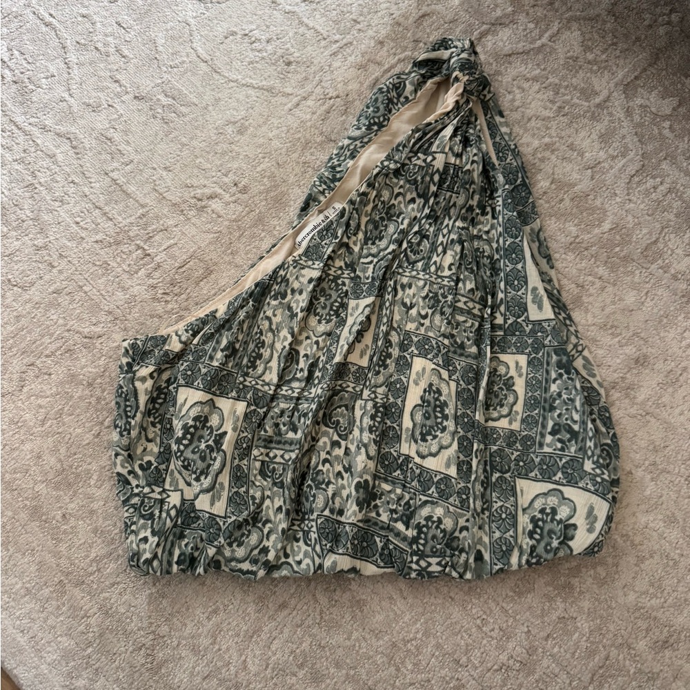 Abercrombie & Fitch One-Shoulder Printed Crop Top in Cream & Green